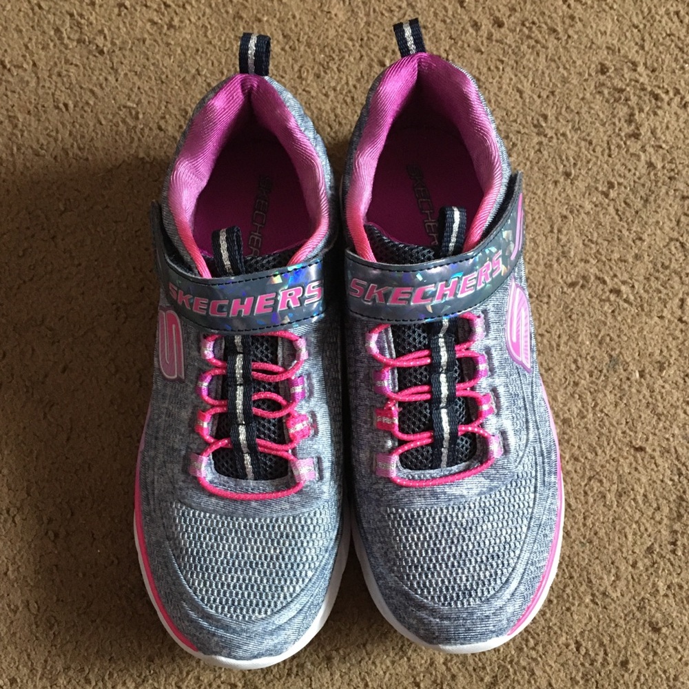 Girl sketchers